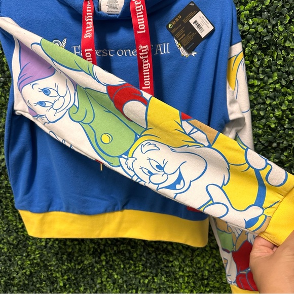 NWT Loungefly Disney Princess Snow White Fairest Crop Hoodie - Size Medium - Picture 5 of 12